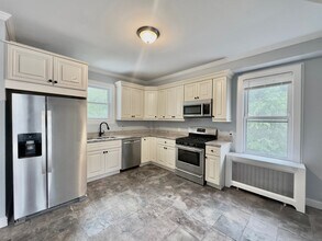 28 Powell Pl in Stamford, CT - Building Photo - Building Photo