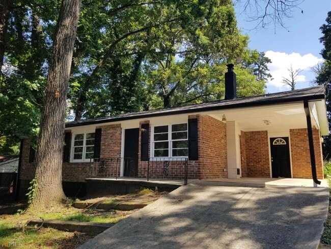 property at 2581 Oak Cir