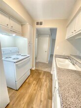 321 E Cedar St-Unit -6 in Angleton, TX - Building Photo - Building Photo