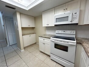 4906 Victoria Dr in Cape Coral, FL - Building Photo - Building Photo