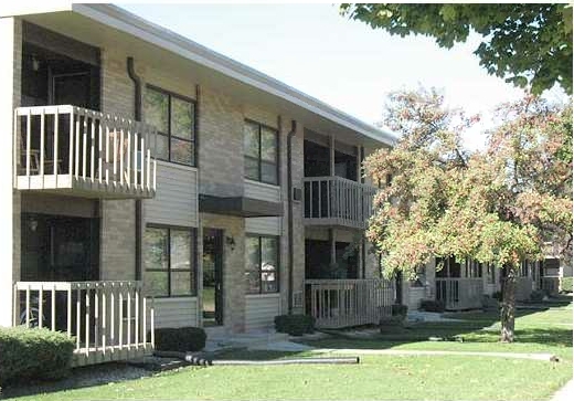 800-820 Delafield St in Waukesha, WI - Foto de edificio