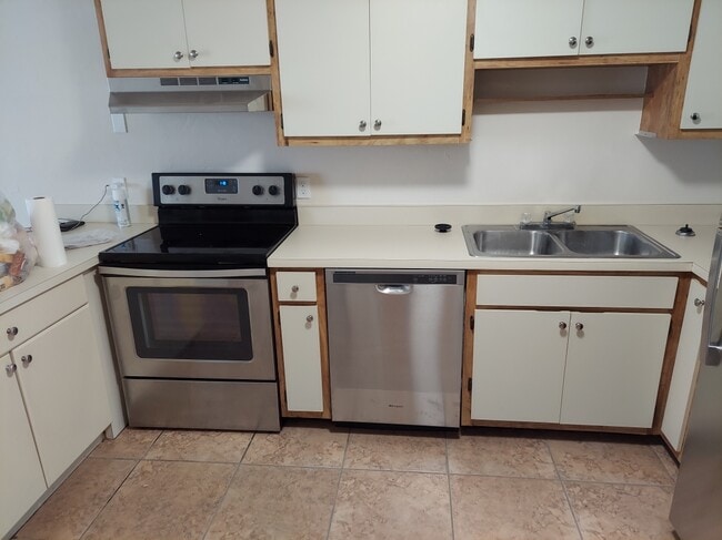 3417 SW Santa Barbara Pl, Unit 109 in Cape Coral, FL - Foto de edificio - Building Photo