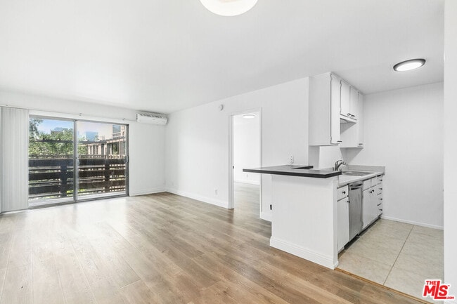 property at 320 S Ardmore Ave