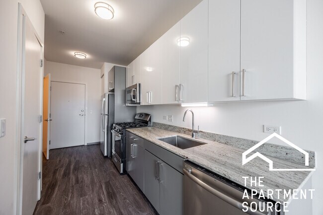 2340 N California Ave in Chicago, IL - Building Photo - Building Photo