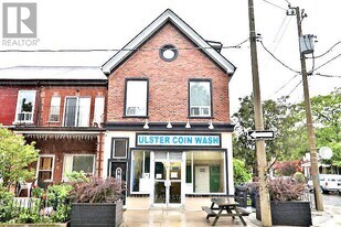 202 Lippincott St in Toronto, ON - Building Photo