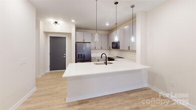 3630 N Davidson St, Unit 3308 in Charlotte, NC - Building Photo - Building Photo