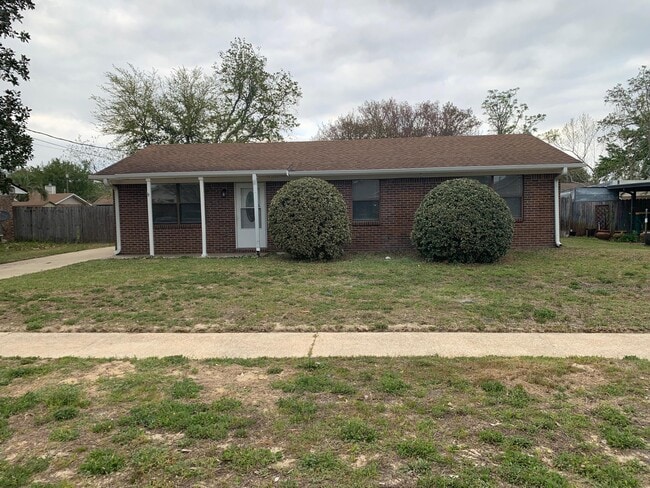 806 Boulevard De L'Orleans in Mary Esther, FL - Building Photo - Building Photo