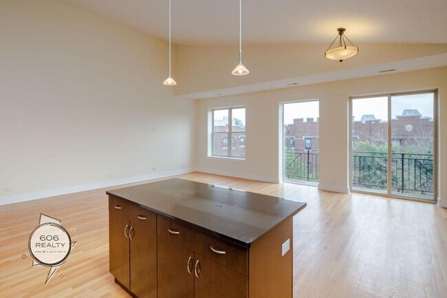 property at 2504 N Willetts Ct