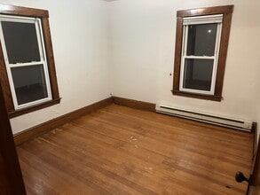 32 Highland Ave, Unit Unit 2L in Chicopee, MA - Foto de edificio - Building Photo