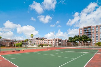 Center Court in North Miami, FL - Building Photo - Building Photo