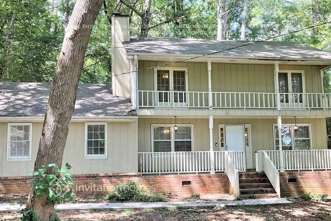 property at 1569 Briarwood Ln SW
