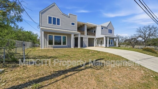 893 E Mather St in New Braunfels, TX - Building Photo - Building Photo