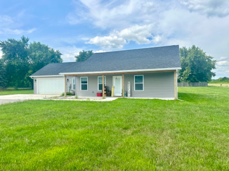 4727 Basin St in Adrian, MI - Building Photo