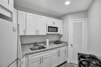 301 N Ocean Blvd, Unit 307 in Pompano Beach, FL - Building Photo - Building Photo