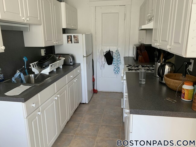 121 Park Dr in Boston, MA - Building Photo - Building Photo