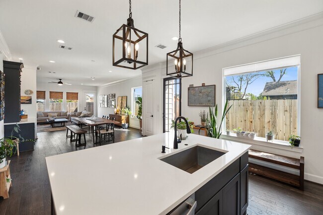 817 W 19th St in Houston, TX - Foto de edificio - Building Photo