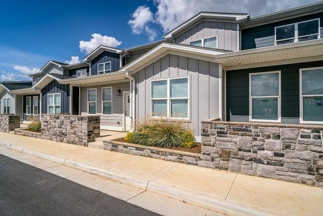 1524 Crownpoint Dr in Harrisonburg, VA - Building Photo - Building Photo