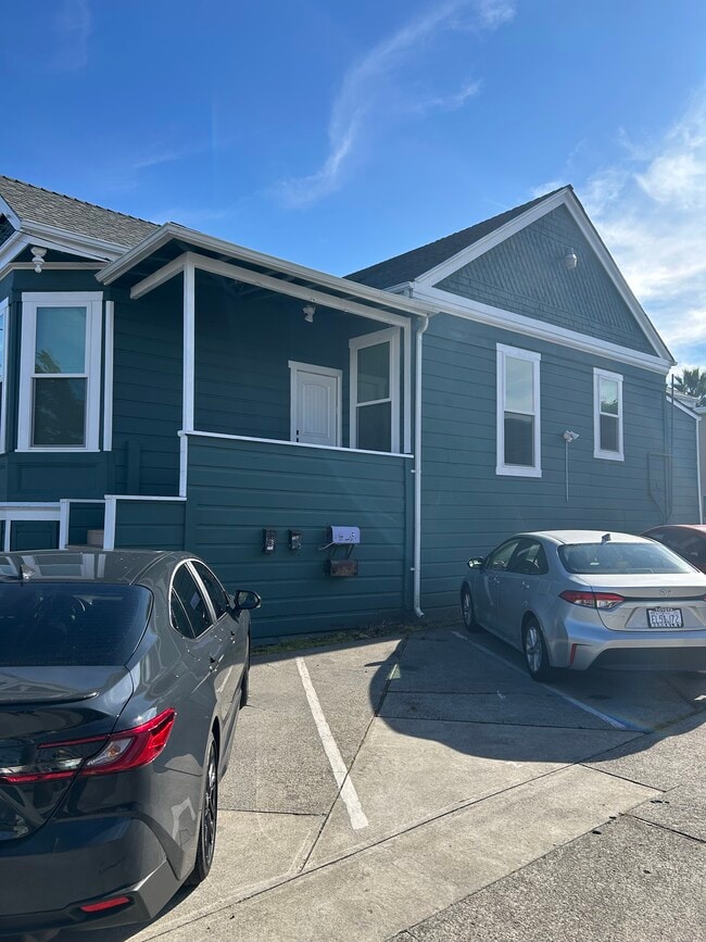 1183 63rd St in Oakland, CA - Foto de edificio - Building Photo