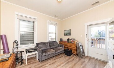 1431 W Belmont Ave, Unit 2R in Chicago, IL - Building Photo - Building Photo