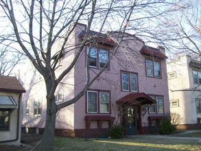 4228 Cedar Ave S in Minneapolis, MN - Foto de edificio - Building Photo