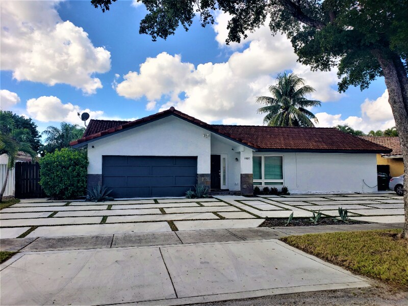 20130 NW 59th Ct in Hialeah, FL - Building Photo