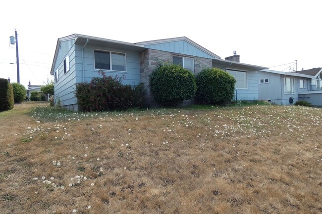 property at 1818 E 4th St