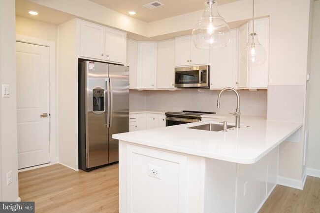 21793 Express Ter in Ashburn, VA - Building Photo - Building Photo