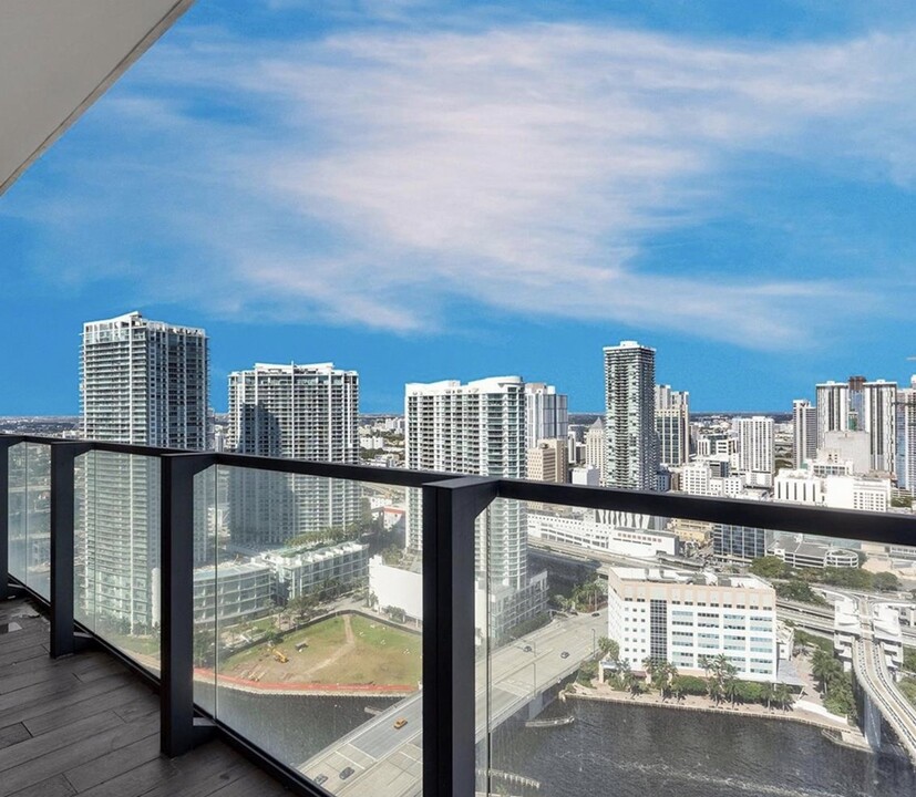 68 SE 6th St, Unit 3211 in Miami, FL - Foto de edificio