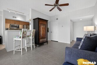 1885 Florida Club Dr in Naples, FL - Foto de edificio - Building Photo