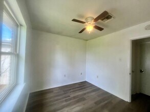 240 Azalea Dr in Westwego, LA - Foto de edificio - Building Photo