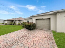 1320 Trafalgar Pkwy in Cape Coral, FL - Building Photo