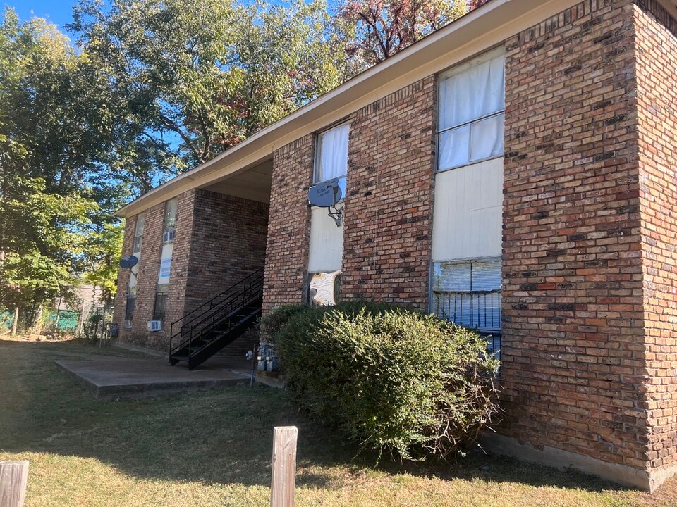 1350 Willie Mitchell in Memphis, TN - Building Photo