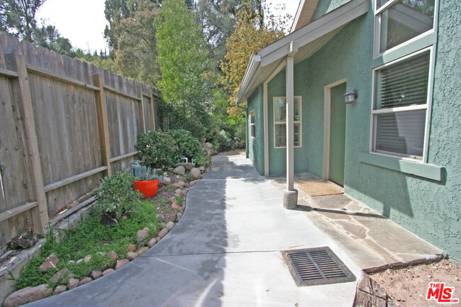 543 Fernwood Pacific Dr in Topanga, CA - Building Photo - Building Photo