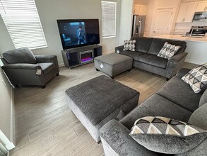 8256 Shr Lk Dr in Englewood, FL - Building Photo - Building Photo