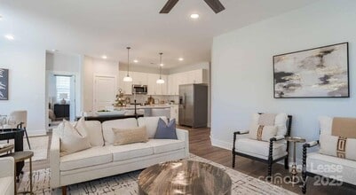 8629 Chagrin Dr, Unit 060617 in Cornelius, NC - Building Photo - Building Photo