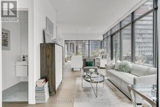8-608 Charlotte St in Toronto, ON - Building Photo - Building Photo