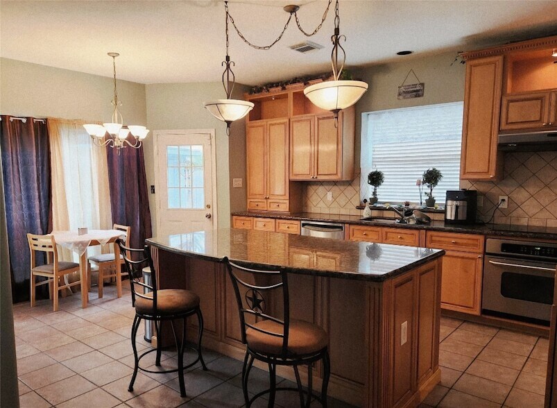 16002 Cutten Rd in Houston, TX - Building Photo