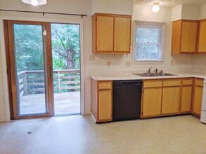 WESTPLEX - AVAILABLE AUGUST in Bloomington, IN - Foto de edificio - Building Photo