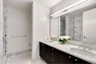 4630 Center Blvd in Queens, NY - Building Photo - Building Photo