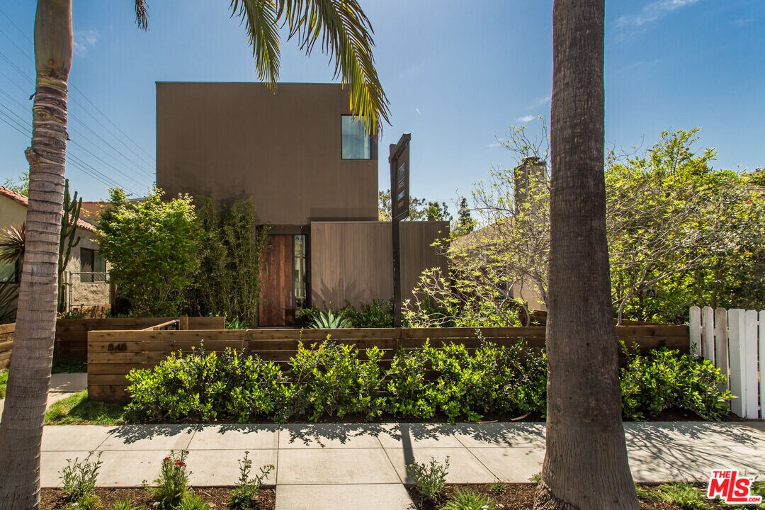 848 Milwood Ave in Los Angeles, CA - Building Photo