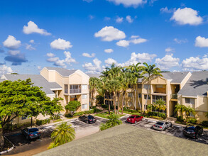 Sun Vista Gardens in Tamarac, FL - Foto de edificio - Building Photo