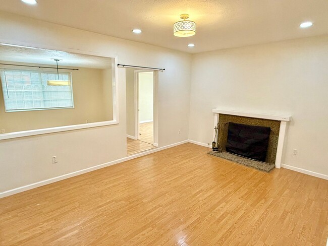 5051 Silver Reef Dr in Fremont, CA - Building Photo - Building Photo