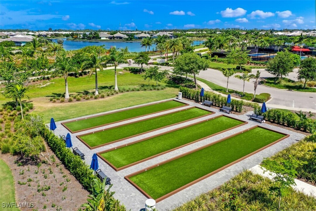 5807 Haiti Dr in Naples, FL - Building Photo