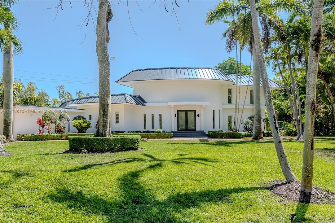 6540 SW 135th Terrace in Pinecrest, FL - Foto de edificio