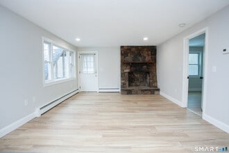 366 Albany Turnpike in Canton, CT - Building Photo - Building Photo