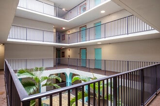 Del Oro Apartment Homes in Plantation, FL - Foto de edificio - Building Photo