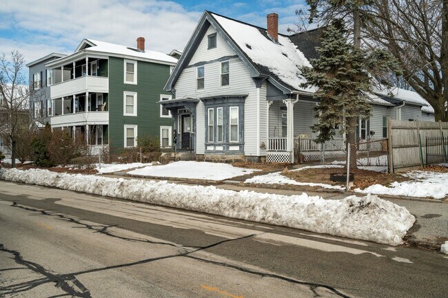 96 Prospect St-Unit -Unit #2 in Manchester, NH - Building Photo - Building Photo