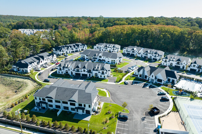 Sagamore at Mills Pond in Woodbury, NY - Building Photo - Building Photo