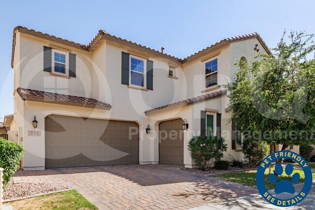 property at 913 W Yosemite Dr