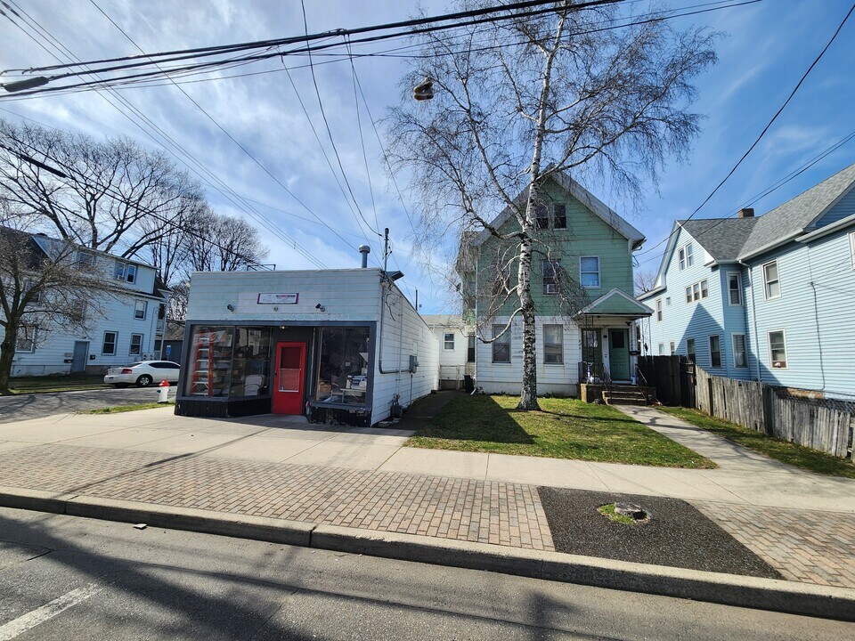 224 Campbell Ave, Unit 2nd fl in West Haven, CT - Foto de edificio